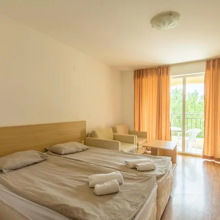 Apartmanhotel Corsica Napospart